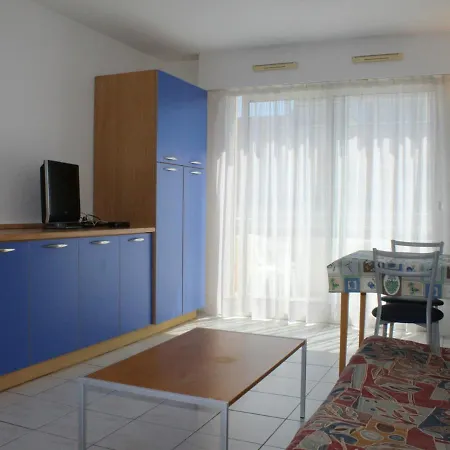 Apartment 3 Pieces Avec Piscine, Proche Et Commerces - Villeneuve-loubet, Ideal Pour 4 Personnes - Fr-1-252a-40